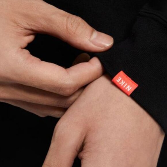 Nike Men's Sportswear Worldwide Long Sleeve Black Tee - Size Large - Picture 4 of 11